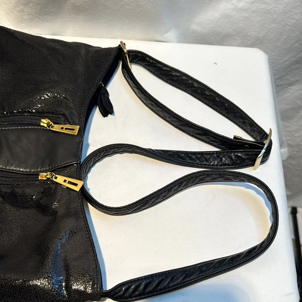 Genuine leather Women Sleek Black Crossbody Bag with Structured Desig